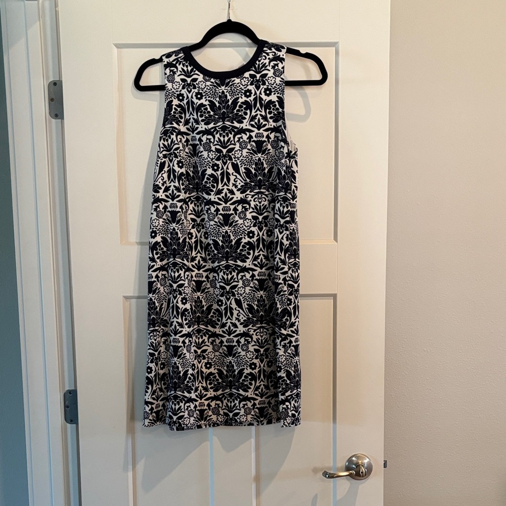 LOFT Black and White Floral Print Sleeveless Shift Dress
